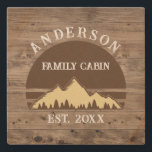 Posavasos De Piedra Familia Cabina Rústica Árboles Retro Nombre Famili<br><div class="desc">Elevar sus reuniones familiares con nuestro conjunto de escaparates de piedra de la casa de familia Rustic Retro Trees. Cada montaña, construida con piedra duradera, presenta un diseño rústico retro adornado con árboles encantadores, que evocan el ambiente acogedor de un refugio familiar de cabañas. Personalice su conjunto con el nombre...</div>
