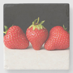 Posavasos De Piedra Fresas en negro sobre el casta blanco