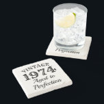 Posavasos De Piedra Funny 50th Birthday 1974 personalizado a la perfec<br><div class="desc">Funny 50th Birthday 1974 Edad a la perfección personalizado Stone Coast para bar o mesa. Regalo personalizado para el marido, papá, abuelo, hermano, novio, compañero de trabajo, colega, empleado, profesor, entrenador, amigo, mamá, esposa, hermana, tía, abuela, jefe, etc. Diseño vintage de tipografía de letras grandes con cita graciosa. Los regalos...</div>