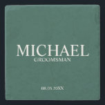 Posavasos De Piedra Groomsman personalizado moderno verde esmeralda<br><div class="desc">Regalos Groomsman Personalizados Modernos con el nombre,  título y fecha boda de un pintor blanco personalizado en un estilo de letra serif clásico sobre fondo verde esmeralda. También perfecto para el Mejor Hombre,  Padre de la Novia y más.</div>