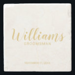 Posavasos De Piedra Groomsmen personalizados de oro con guión moderno<br><div class="desc">Modern Script White and Gold Personalized Groomsmen Coaster con el nombre personalizado del groomsman en estilo de letra de caligrafía moderna de oro con título y fecha boda en sans serif moderno estilo de fuente sobre fondo blanco. También perfecto para la empleada de honor, la niña flor, la madre de...</div>