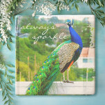 Posavasos De Piedra Hermoso pavo real verde azul siempre citando<br><div class="desc">"Siempre brillante". No hay nada tan impresionante como un pavo real azul con sus plumas verdes de color gema. Celebre su belleza todos los días en esta montaña de piedra fotográfica mientras se relaja con su bebida favorita. Usted puede personalizar fácilmente esta montaña de piedra además yo también ofrezco personalización...</div>