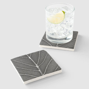 Posavasos De Piedra Hoja brillante en blanco y negro en primer plano