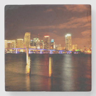 Posavasos De Piedra Horizonte de Miami en la noche, la Florida