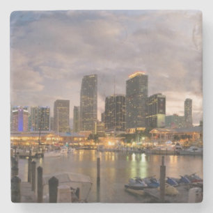 Posavasos De Piedra Horizonte financiero de Miami en la oscuridad