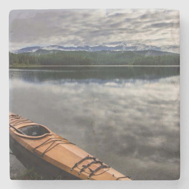 Posavasos De Piedra Kayak de madera en la orilla del lago Beaver (Anverso)