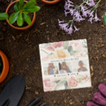 Posavasos De Piedra La piedra del jardín de mamá | Floral Tres Collage<br><div class="desc">Usen estas galas como hermosas piedras de jardín. Hacen una adición encantadora a cualquier jardín. Hermosos florales de primavera enmarcan tus fotos. Mínimo tres plantillas de fotos de tus fotos personales favoritas para un regalo que a alguien le gustaría. El Día de la Madre es la oportunidad perfecta para mostrar...</div>
