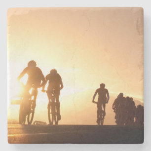 Posavasos De Piedra Los ciclistas de montaña se abren paso hasta la ci