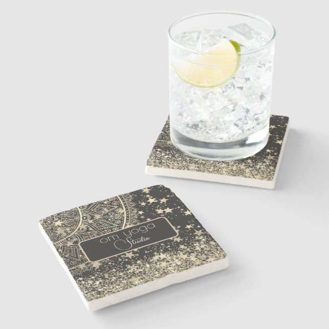 Posavasos De Piedra Lotus Mandala con estrellas de oro en negro person (Lateral)