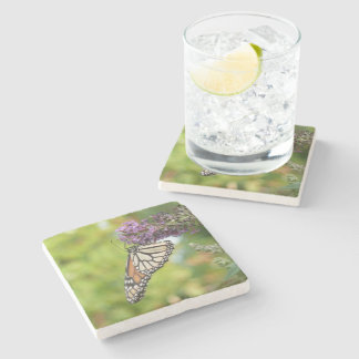 Posavasos De Piedra Mariposa monarca sobre mariposa morada Bush