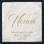 Posavasos De Piedra Mármol, tarjeta de lugar personalizada<br><div class="desc">Eleva la configuración de la mesa de su evento con nuestras Casas de Piedra de la Tarjeta Personalizada de Marble. Diseñadas con elegancia y un aire contemporáneo, estas galerías combinan la belleza intemporal del mármol con la tipografía rosa de moda dorada, ofreciendo un acento elegante y funcional a su decoración....</div>