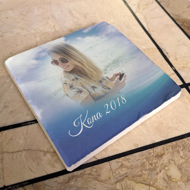 Posavasos De Piedra Memoria de vacaciones del océano azul Keepsake Per (Blue sea and clouds coastal vignette photo template coaster)