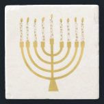 Posavasos De Piedra Menorah Hanukkah Boda de velas celestes<br><div class="desc">Relieve metalizado de oro falso menorah velas para su celebración de Hanukkah. Ilustracion menorah caprichoso con estrellas blancas cubiertas de velas celestiales sobre un falso atril de velas menorah dorado. Hanukkah,  elegante boda estrella de Menorah,  ilustró regalos de diseño y productos de papel.</div>