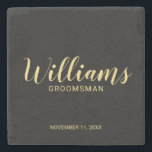Posavasos De Piedra Moderno guión negro y oro personalizado groomman<br><div class="desc">Modern Script Personalized Groomsman Coaster que presenta el nombre del groomsman personalizado en estilo de letra de escritura moderno oro con título y fecha boda en sans serif moderno estilo de fuente sobre fondo negro. También perfecto para el Mejor Hombre, Padre de la Novia y más. Nota: Los detalles del...</div>