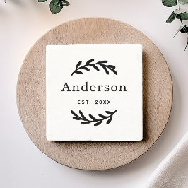 Posavasos De Piedra Monograma clásico con corona de laurel y fecha de