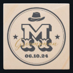 Posavasos De Piedra Monograma rústico de Cowboy occidental mejor hombr<br><div class="desc">Regalos personalizados para los padrinos y el mejor hombre con temática de vaquero occidental. Decorada con gorra de vaquero con letra occidental vintage. El texto y el color son editables utilizando la herramienta de diseño para que se ajuste a su ocasión. Obtén este regalo de personalizar para boda, despedida de...</div>