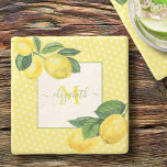 Posavasos De Piedra Monograma rústico limón acuarela polo punto<br><div class="desc">Relájese con su bebida favorita y proteja su mobiliario con esta hermosa, moda, sencilla, moderna y personalizado montaña de piedra. Limones de color fresco, rústico, de campo y hojas verdes, junto con la tipografía de escritura manuscrita verde pasto, superponen puntos de polka blanco sobre un fondo amarillo claro. Personaliza con...</div>