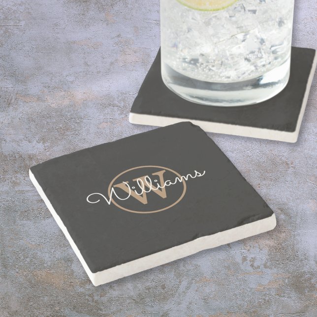Posavasos De Piedra Nombre de letra mayúscula en negro y dorado con es (Stylish Black Gold Monogram Script Name Stone Coaster)