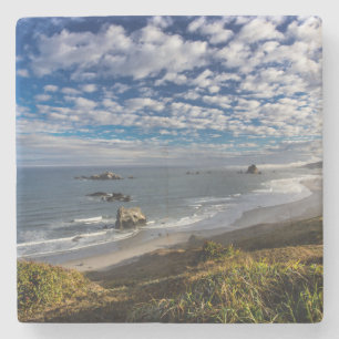 Posavasos De Piedra Nubes y niebla matutinas en la playa