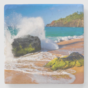 Posavasos De Piedra Olas rompen en la playa, Hawaii