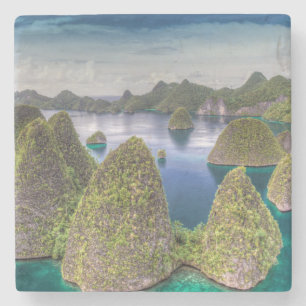 Posavasos De Piedra paisaje de la isla Wayag, Indonesia