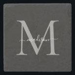 Posavasos de Piedra Personalizado con Monograma y<br><div class="desc">Agrega un toque de sofisticación a tu hogar con este elegante posavasos de piedra con nombre y monograma personalizado en letra script. Perfecto para cualquier ocasión, este posavasos combina funcionalidad con un toque personalizado, lo que lo convierte en una hermosa adición a tu mesa de café, barra o espacio de...</div>