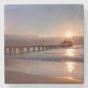 Posavasos De Piedra Puente de playa al atardecer, Hawaii