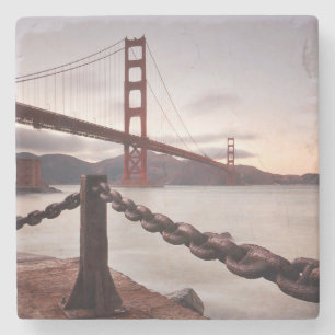 Posavasos De Piedra Puente Golden Gate contra las montañas