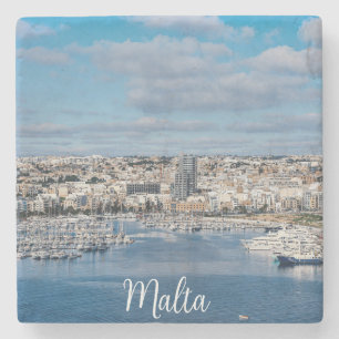 Posavasos De Piedra Puerto de Sliema con edificios modernos y barcos