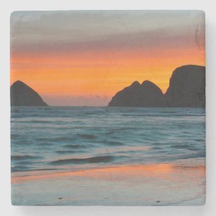 Posavasos De Piedra Puesta de sol, montones de mar, Oceanside, Oregón,