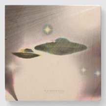 Razas de OVNI de esparadrapo de piedra clara