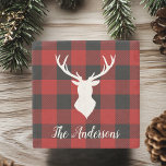 Posavasos De Piedra Red Buffalo Plaid & Deer | Entrega de nombre perso<br><div class="desc">Disfrute del encanto rústico de la gran terraza al aire libre con nuestro regalo de nombre personalizado de búfalo rojo y ciervo. Ya sea que esté comprando o buscando un regalo atento,  este diseño le aporta un toque de naturaleza a cualquier ocasión.</div>