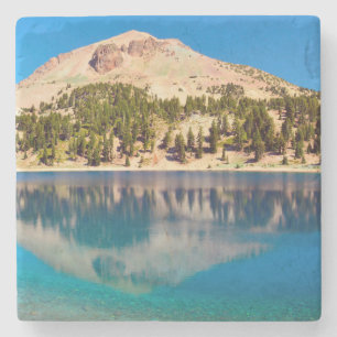 Posavasos De Piedra Reflejos en el lago Helen, Lassen Volcanic