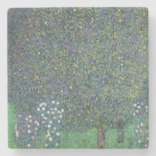 Posavasos De Piedra Rosas debajo de los árboles, c.1905