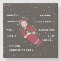 Santa volando a través de las estrellas de Navidad