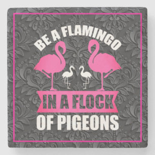 Posavasos De Piedra Ser Un Flamenco En Una Bandada De Palomas