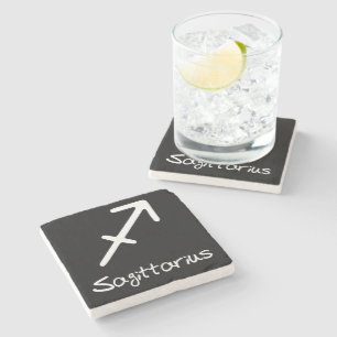 Posavasos De Piedra Signo zodiacal de Sagitario sobre fondo negro