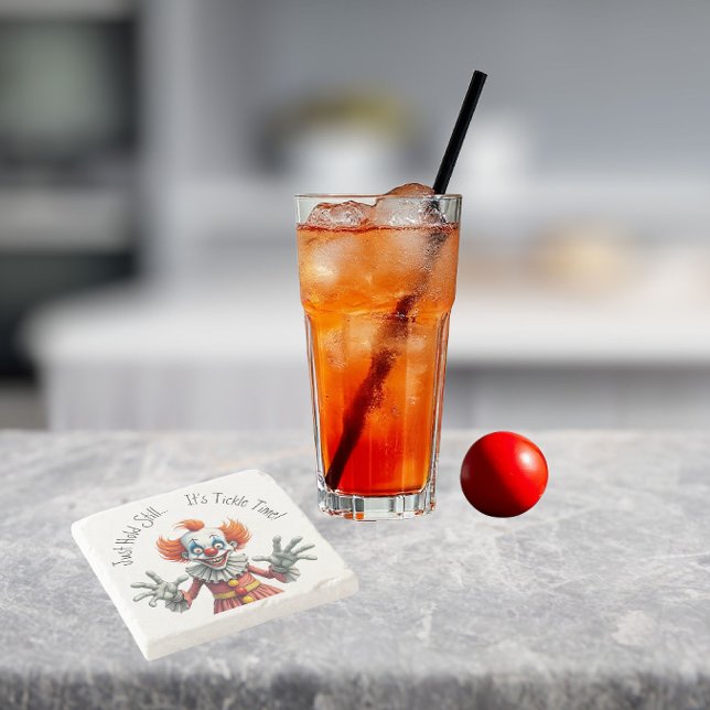 Posavasos De Piedra Sr. Giggles la camiseta de payaso (Mr. Giggles cooling down after a hard day's work with his favorite coaster.)