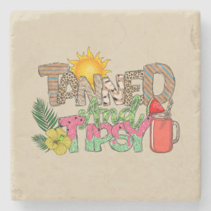 Posavasos De Piedra Tanned and Tipsy   Diseño de Fiesta de verano dive