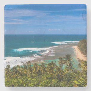 Posavasos De Piedra Tunnels Beach visto desde el sendero Kalalau