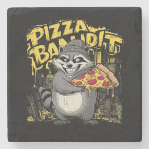 Posavasos De Piedra Un mapache sostiene una rebanada de pizza