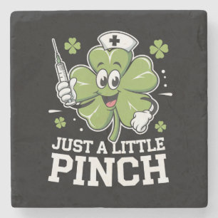 Posavasos De Piedra Un pequeño enfermero en el día de San Patricio