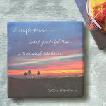 Posavasos De Piedra "Un solo sueño", cita Naranja y foto de Blue Sunri<br><div class="desc">"Un solo sueño es más poderoso que mil realidades." Haz realidad tus sueños al comienzo de cada nuevo día. Relájese con su bebida favorita cuando utilice esta inspiradora montaña fotográfica de un impresionante amanecer de rojos brillantes, naranjas y azules profundos. ¡Un gran regalo para un amigo especial! Usted puede personalizar...</div>
