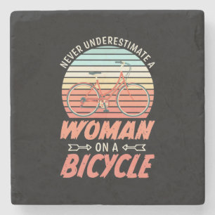 Posavasos De Piedra Una Mujer En Una Bicicleta