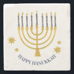 Posavasos De Piedra Velas de Menorah Felices Hanukkah<br><div class="desc">Relieve metalizado de oro falso menorah velas para su celebración de Hanukkah. Ilustracion menorah caprichoso con estrellas blancas cubiertas de velas celestiales sobre un falso atril de velas menorah dorado. La estrella de Menorah Hanukkah ilustró regalos de diseño y productos de papel.</div>