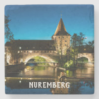 Viejo puente medieval de noche en Nuremberg