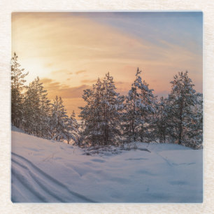 Posavasos De Vidrio Atardecer sobre bosque de nieve congelado cerca de