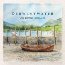 Barco de madera en el distrito del lago Derwentwat