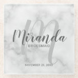 Posavasos De Vidrio Bridesmaids personalizadas con guión de mármol bla<br><div class="desc">Añada un toque personal a su boda con una pastillera de vidrio regalo personalizada para damas de honor. Esta montaña rusa presenta el nombre personalizado de la dama de honor en el estilo de letra de escritura moderno gris y monograma en el estilo de letra de escritura moderno gris claro...</div>