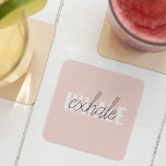 Posavasos De Vidrio Cita moderna de inhalación por inhalación de tinta<br><div class="desc">Cita moderna de inhalación por inhalación de tinta rosada en el pasto</div>
